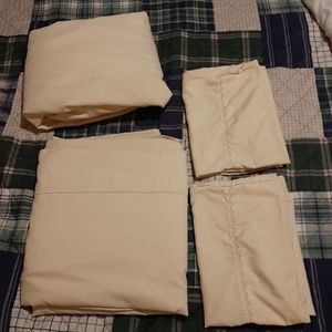 Queen Bed Sheet Set Like New
